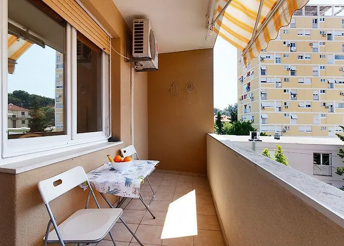 Nina, In City Centre Apartment Split