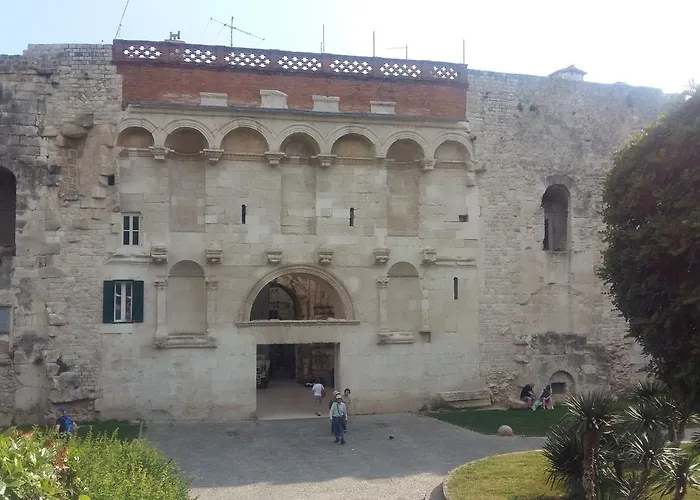 Nina, In City Centre Apartment Split