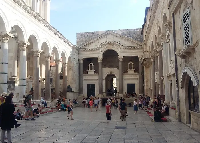 Nina, In City Centre Apartment *