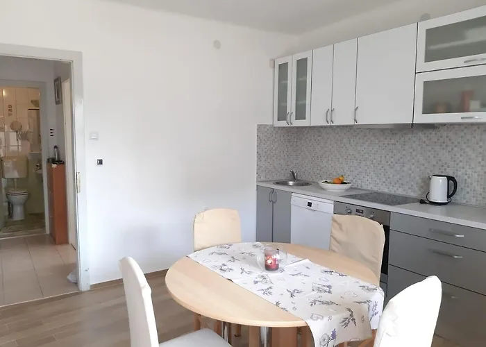 Nina, In City Centre Split