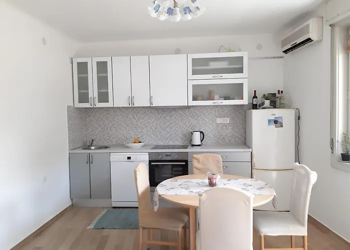 Nina, In City Centre Apartment Split